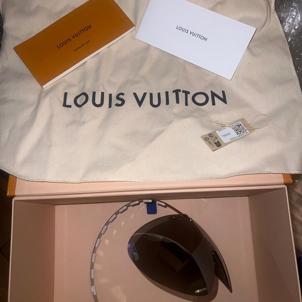 LV Fiction Mask Sunglasses - Picture 9 of 13